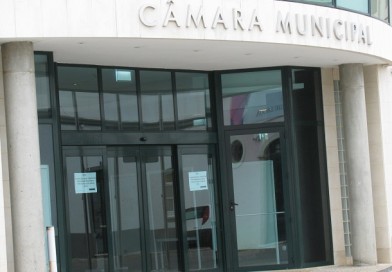 Moto ardida, ofertas de emprego e mais areia em praias. Vai ser assim o dia no Algarve (sábado, 11 de julho)