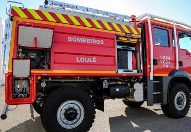 Incêndio em apartamento mobiliza dezenas de bombeiros