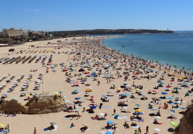O tempo e a temperatura do mar no Algarve esta 6ª feira (17 de julho)