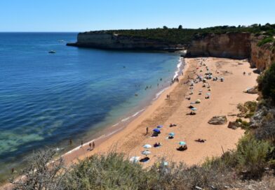 Quatro praias do Algarve interditas a banhos por contaminação da água