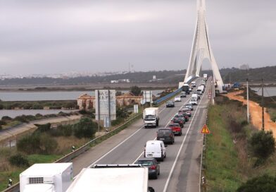 Portimão: moto arde na ponte ‘nova’
