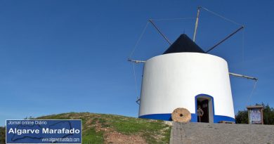 Música e pôr do sol neste icónico moinho algarvio