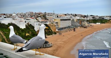 Dia de buscas termina sem vestígios de jovem desaparecido no mar algarvio