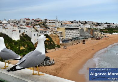 Milhão e meio de euros para obras em arriba e muros de praia famosa do Algarve