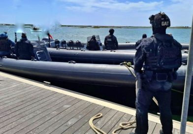 Lancha rápida apreendida após perseguição ao largo do Algarve. Três detidos