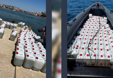 Polícia Marítima de Portimão ‘pesca’ bidões de combustível no mar