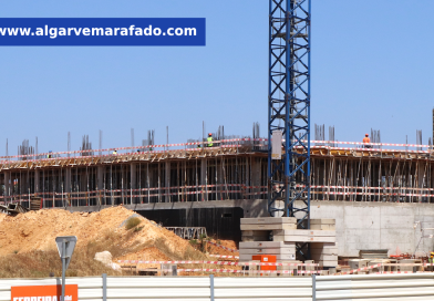 Hotel de milhões de euros começa a tomar forma em Portimão (com fotos) Hotel de milhões de euros começa a tomar forma em Portimão (com fotos)