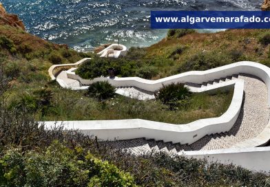 Foto do dia: praia, escadaria e Paraíso no Algarve