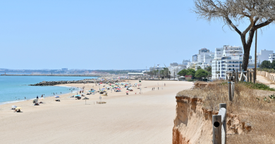 Mais reforço de areia em praias do concelho de Loulé