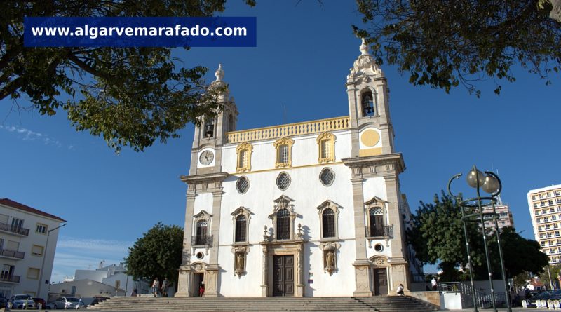 Foto do dia: igreja marcante de cidade algarvia que guarda ossos de mais de mil monges