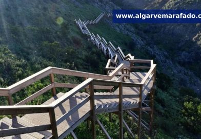 Risco de incêndio fecha passadiço famoso do Algarve