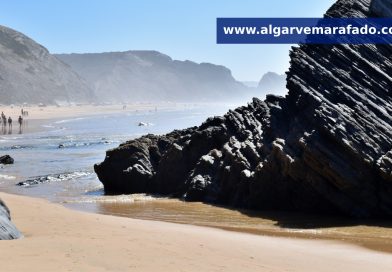 Foto do dia: esta é uma praia de gritos no Algarve