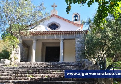 Foto do dia: a capela que abençoa um lugar de águas milagrosas do Algarve